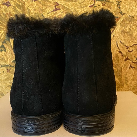 NIB HUSH PUPPIES Bailey Chukka Booties  Plush Faux Fur Lining 7.5 Medium width - Picture 5 of 8